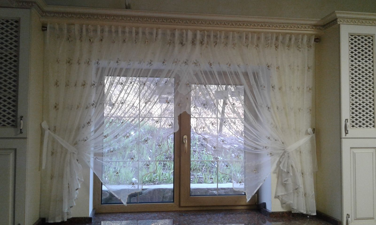 Короткі штори на кухню
